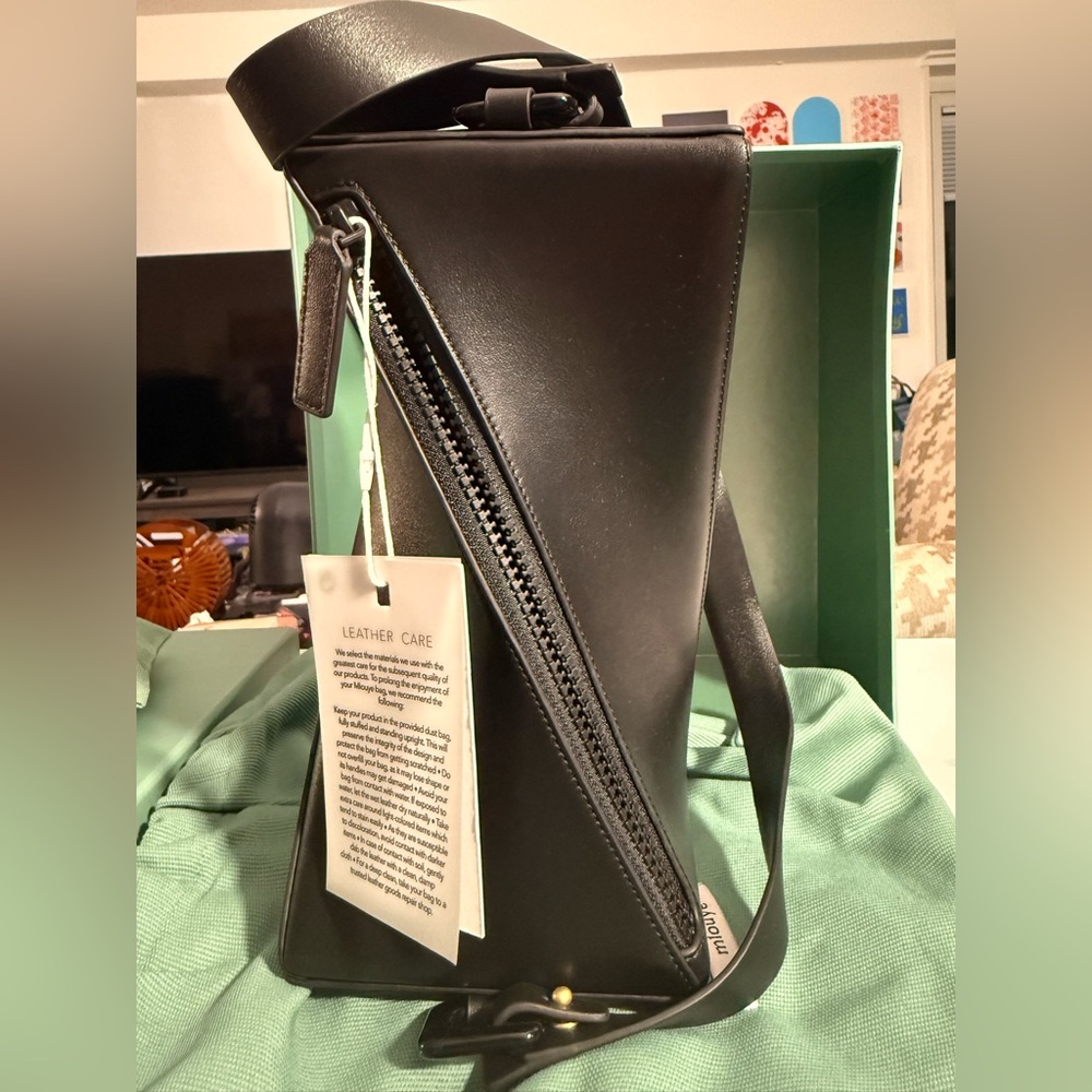 Mloyue Black Leather Shoulder Bag